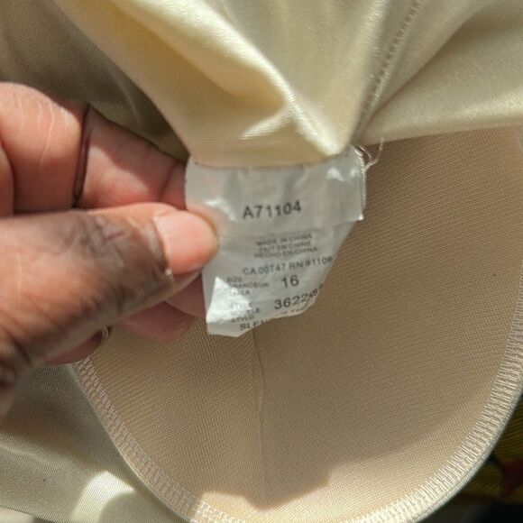 It Figures Slender Thighs One Piece Swimsuit 16 - Picture 8 of 9